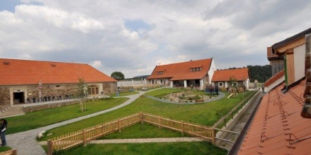 16.5. 1. a 2. třída, celodenní výlet, farma Soběhrdy 16.5. 1. a 2. třída, celodenní výlet, farma Soběhrdy